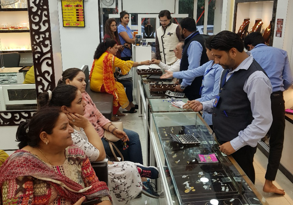 Heavy gathering of Customers at Kshine Jewellers janipur Branch jammu.