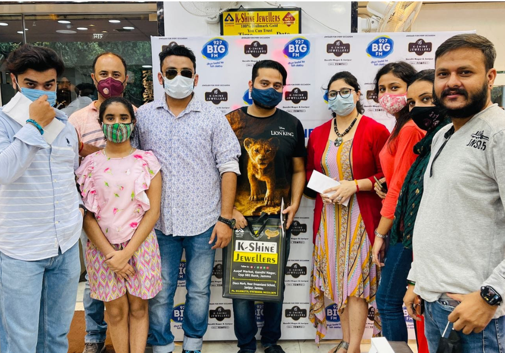 team 92.7 big fm radio jammu and other participants in the image