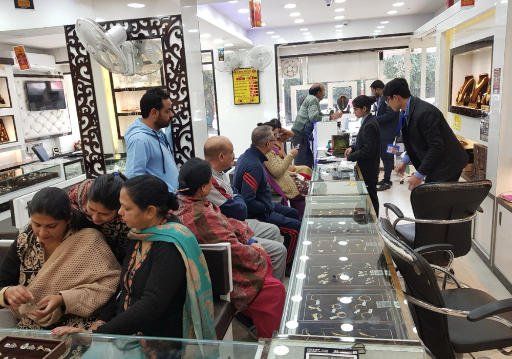 Heavy gathering of Customers at Kshine Jewellers janipur Branch jammu.